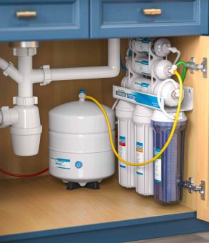 reverse-osmosis-water-purification-system-under-sink-in-a-kitchen-